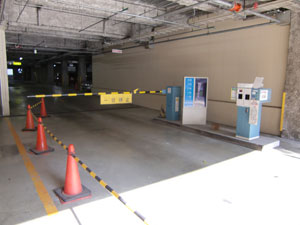 中央店 駐車場案内 操作パネル